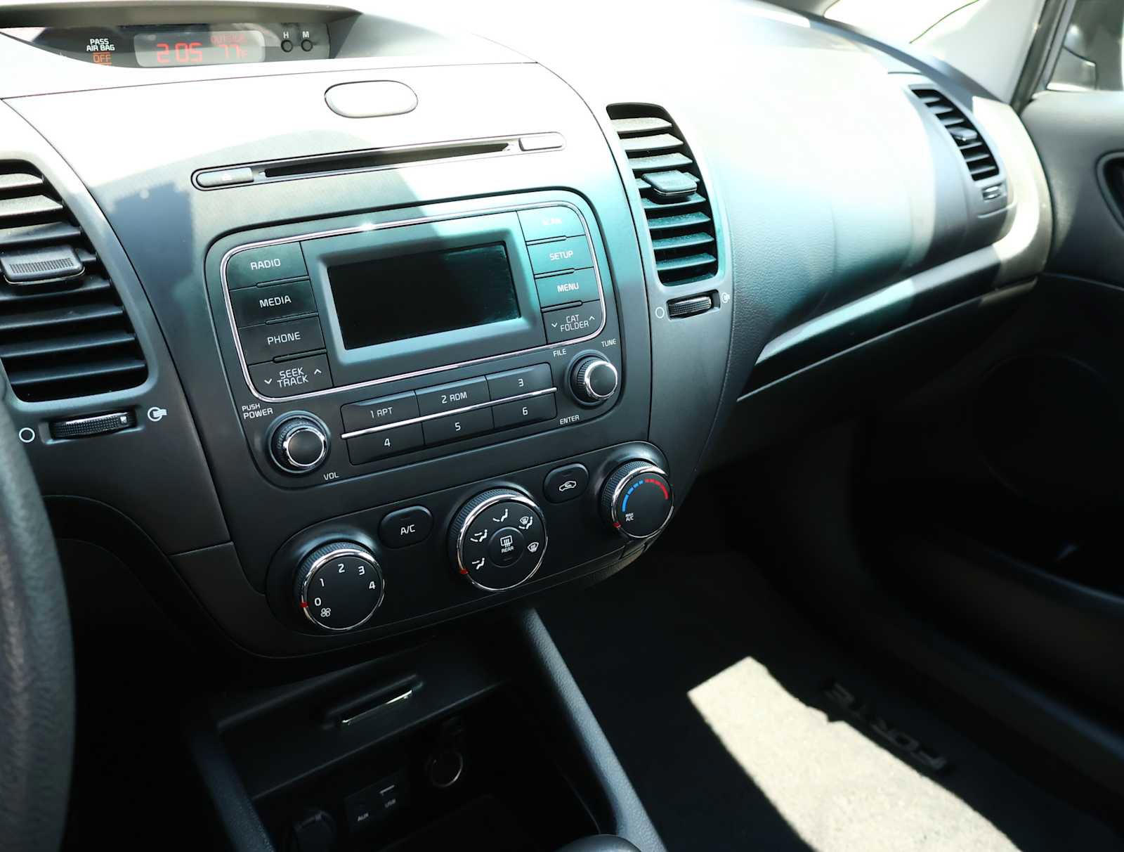 2016 Kia Forte LX photo 13