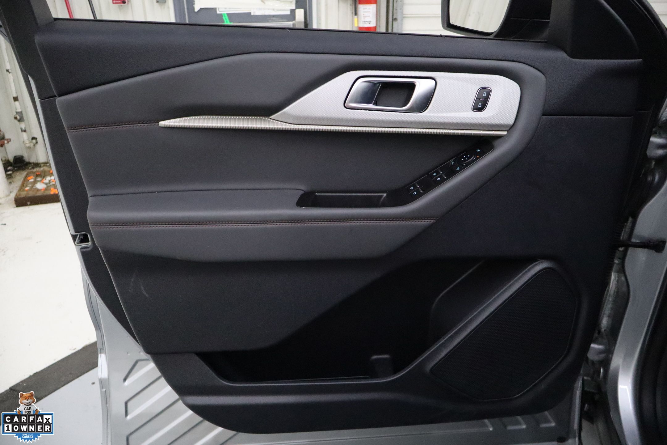 2025 Ford Explorer photo 12