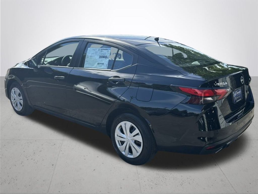2025 Nissan Versa 1.6 S photo 10