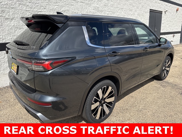 2025 Mitsubishi Outlander SEL photo 3