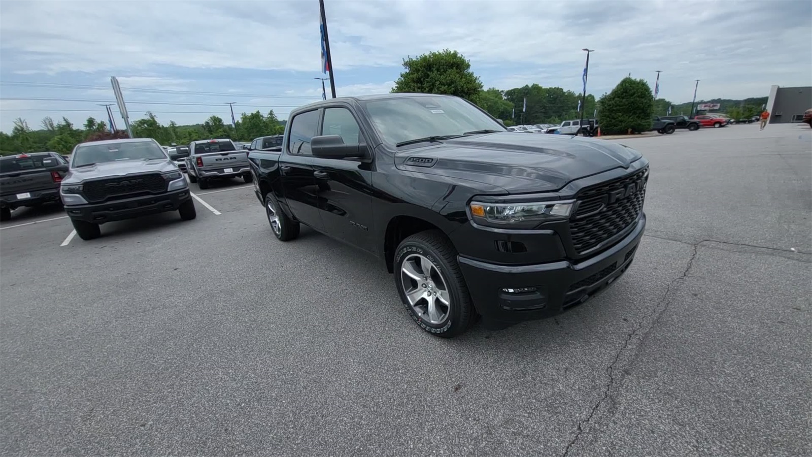2025 Ram 1500 Tradesman photo 4