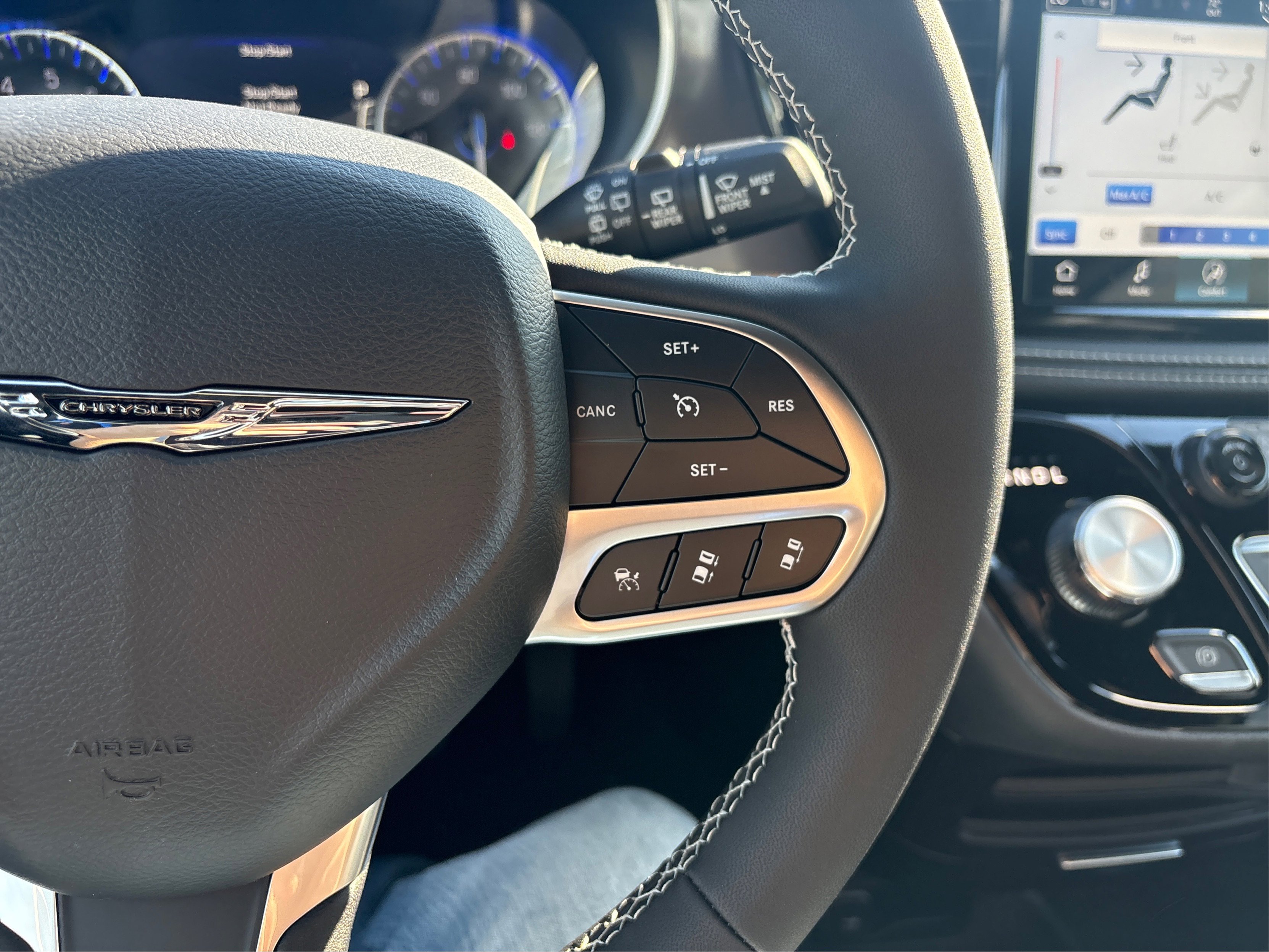 2026 Chrysler Pacifica photo 21