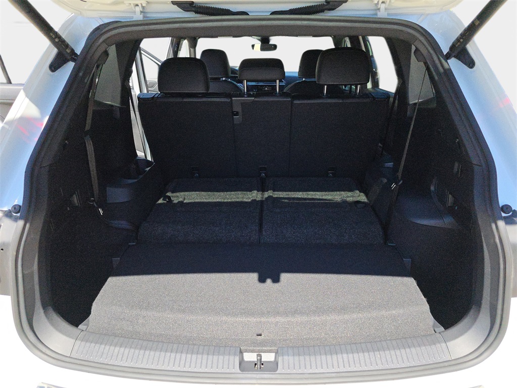 2022 Volkswagen Tiguan SE R-Line Black photo 11