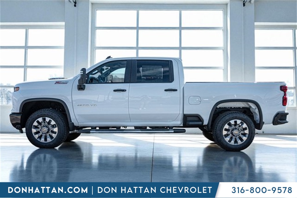 2026 Chevrolet Silverado 2500HD Custom photo 2