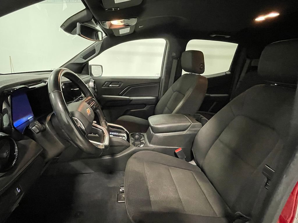 2023 Chevrolet Colorado LT photo 2