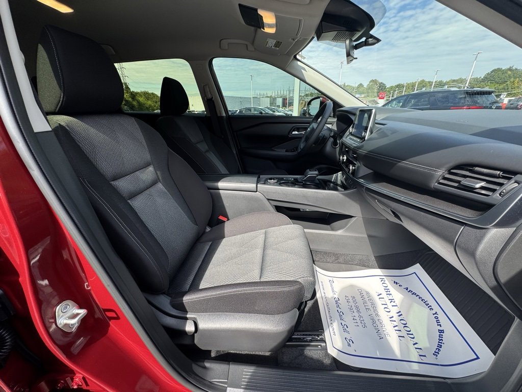 2025 Nissan Rogue SV photo 8