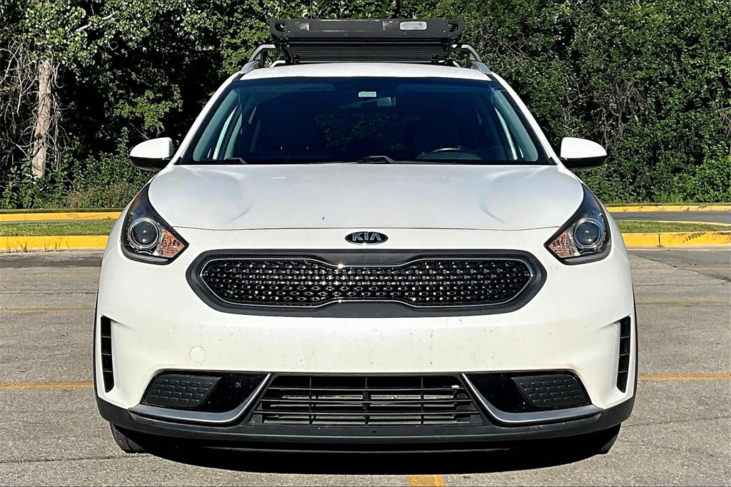 Used 2017 Kia Niro LX with VIN KNDCB3LC6H5055985 for sale in Kansas City