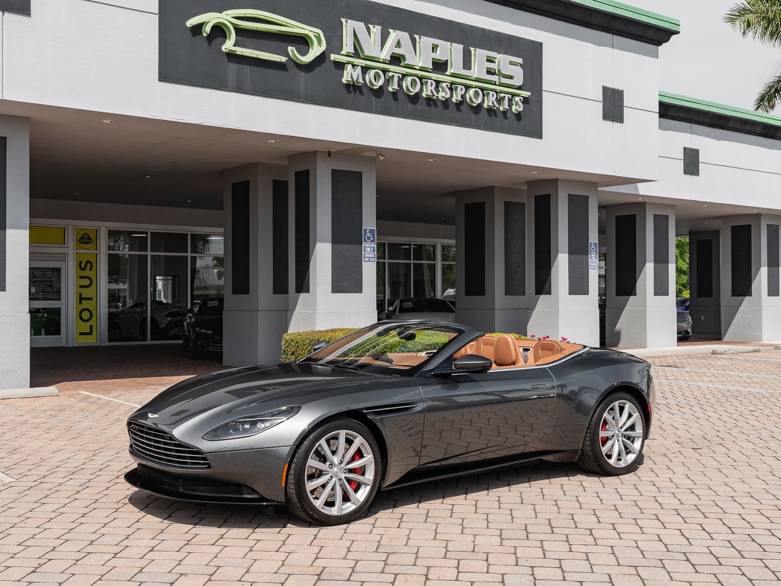 2019 Aston Martin DB11 AM5 photo 20