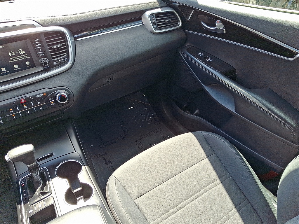 2020 Kia Sorento LX photo 16