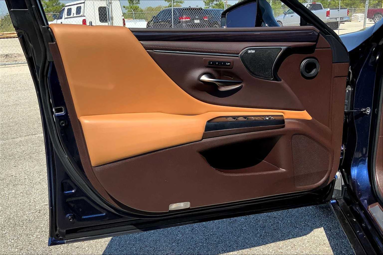 2020 Lexus ES 350 Ultra Luxury photo 20