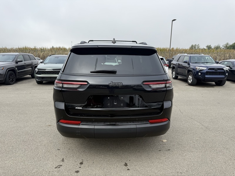 2023 Jeep Grand Cherokee Altitude photo 4