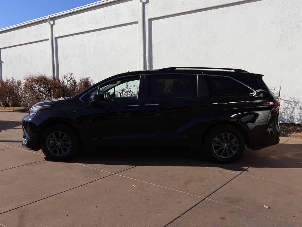 Used 2024 Toyota Sienna XLE with VIN 5TDYRKEC6RS185821 for sale in Kansas City