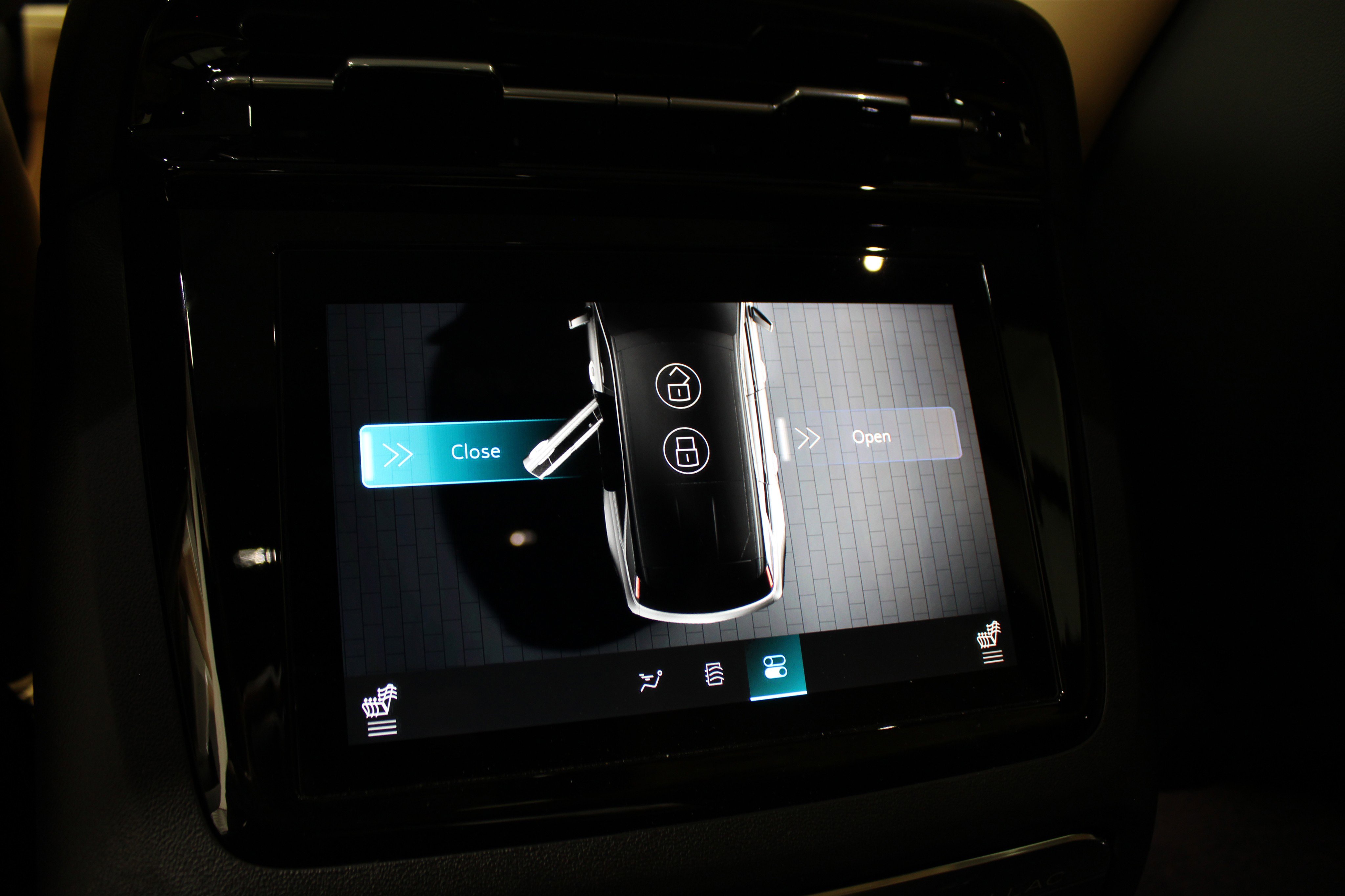 2025 Cadillac Escalade IQ Luxury photo 26