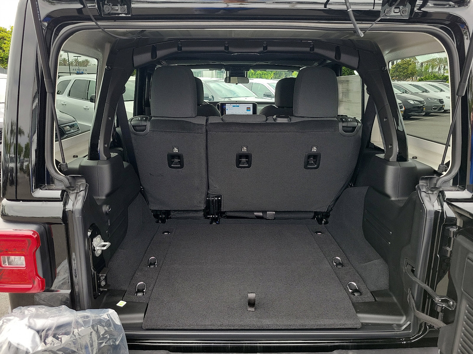 2025 Jeep Wrangler Sahara photo 15
