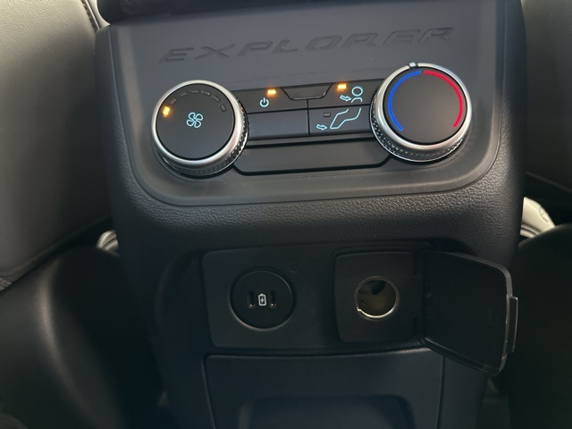 2025 Ford Explorer photo 29