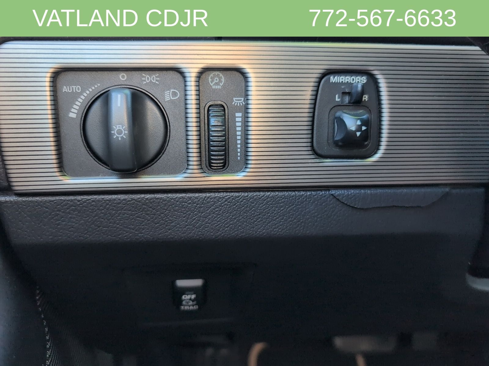 2004 Ford Thunderbird photo 13