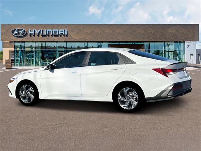 2025 Hyundai Elantra SEL Sport photo 4