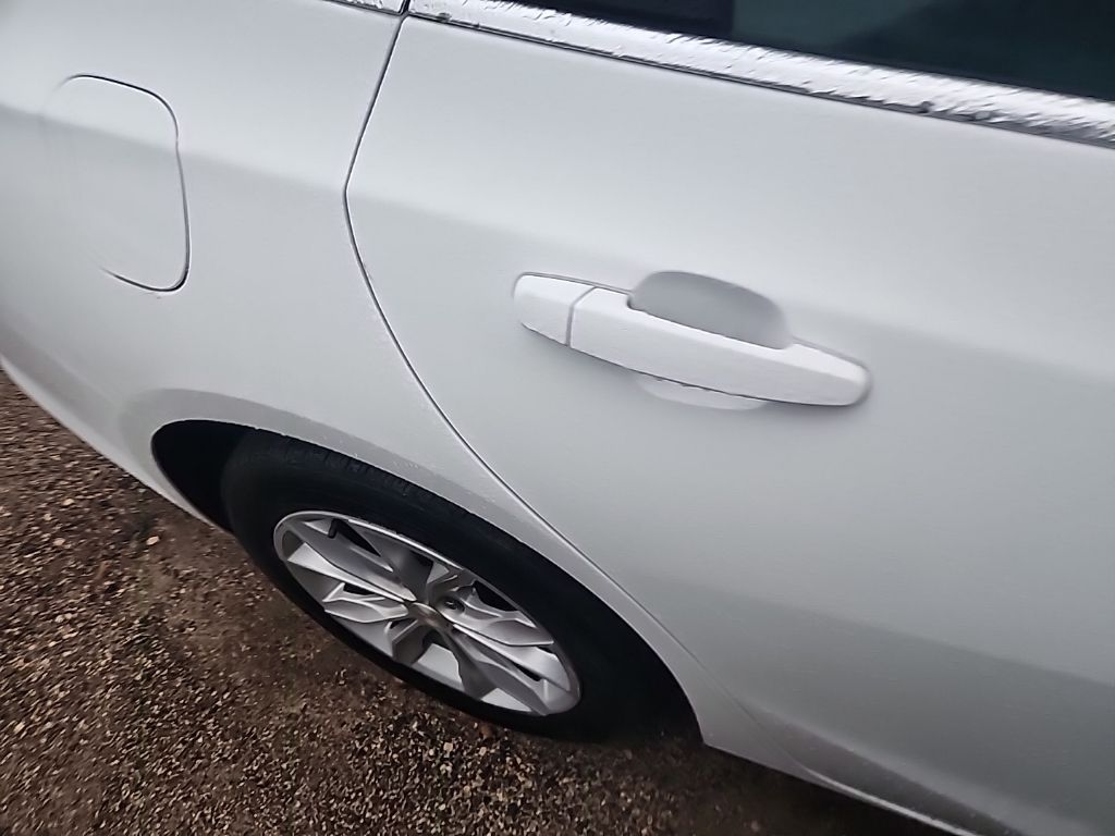 2023 Chevrolet Malibu 1LT photo 3