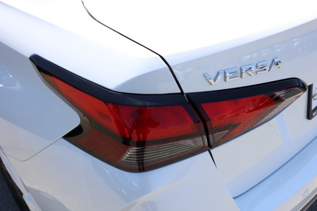 2025 Nissan Versa 1.6 SV photo 7