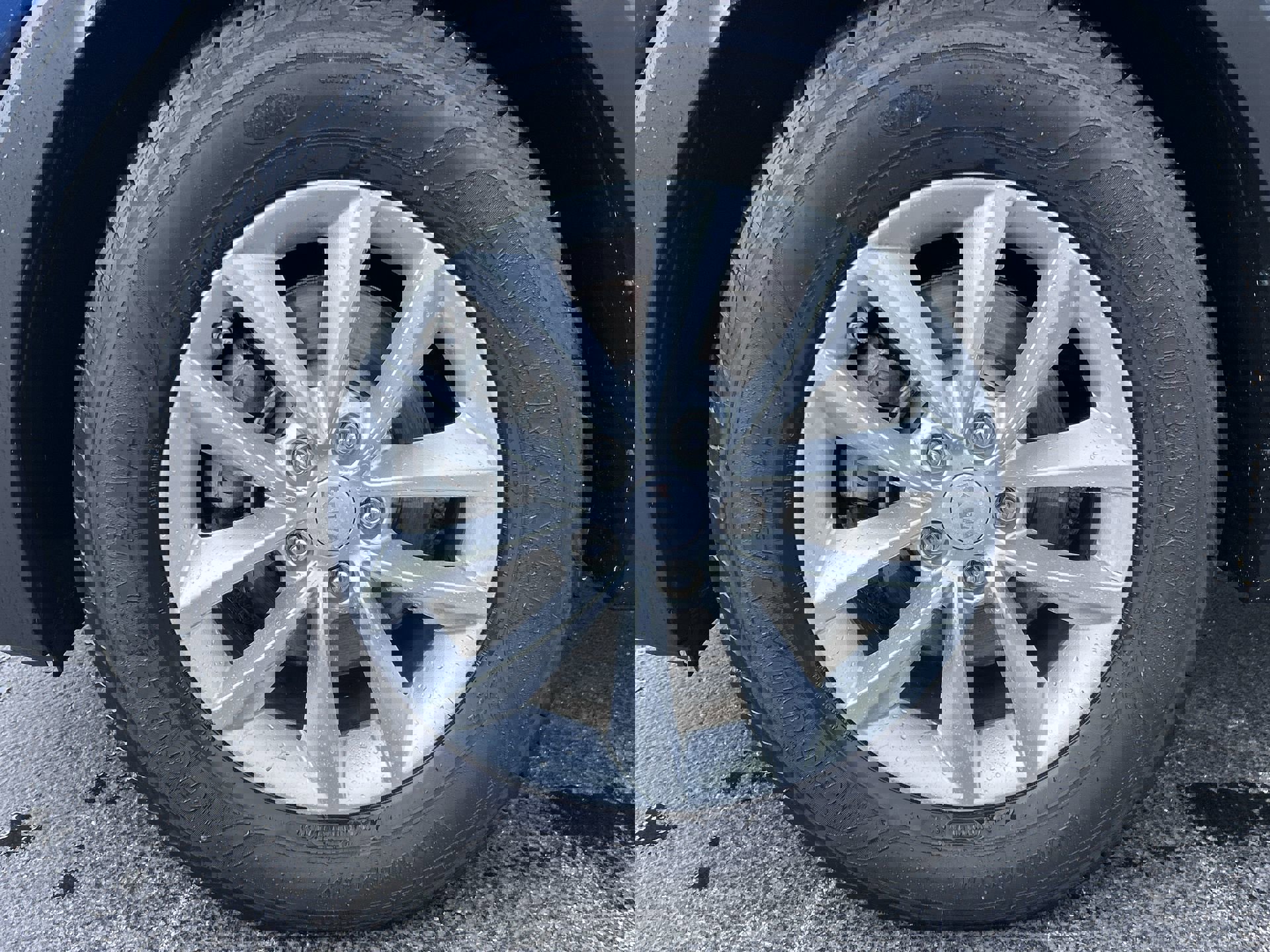 2017 Kia Sorento LX V6 photo 2