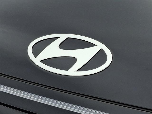 2026 Hyundai Kona SE photo 2