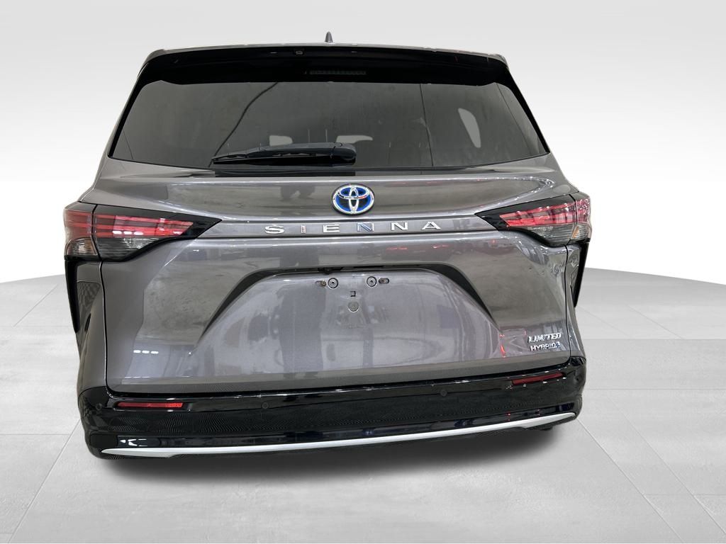 2022 Toyota Sienna Limited photo 9