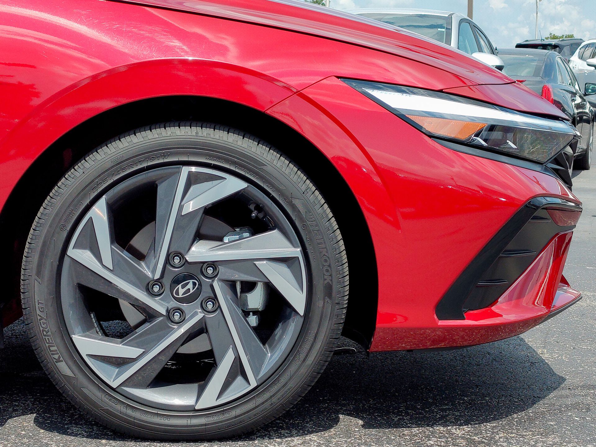2025 Hyundai Elantra Limited photo 18