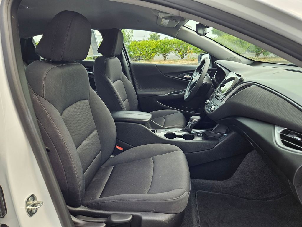 2023 Chevrolet Malibu 1LT photo 29