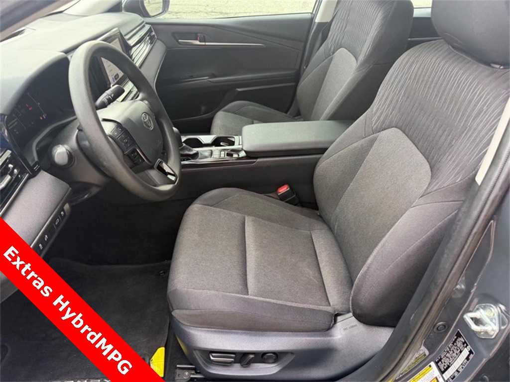 2025 Toyota Camry LE photo 14
