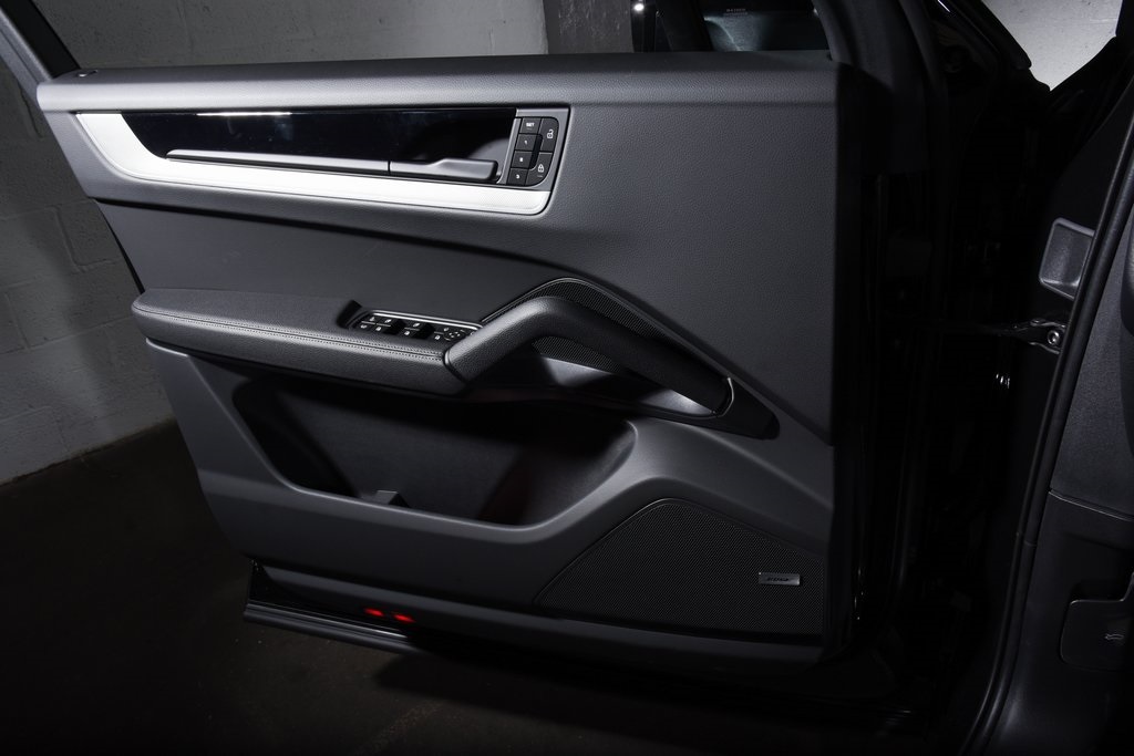 2026 Porsche Cayenne S E-Hybrid photo 32