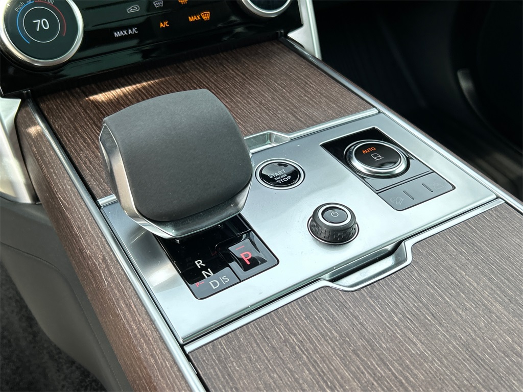 2023 Land Rover Range Rover SE photo 16