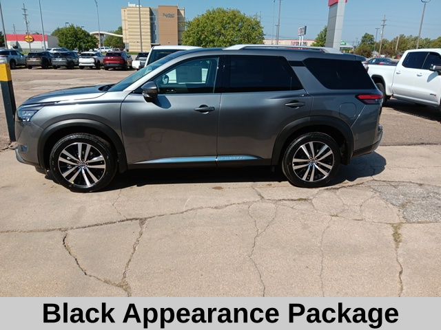 2025 Nissan Pathfinder Platinum photo 3