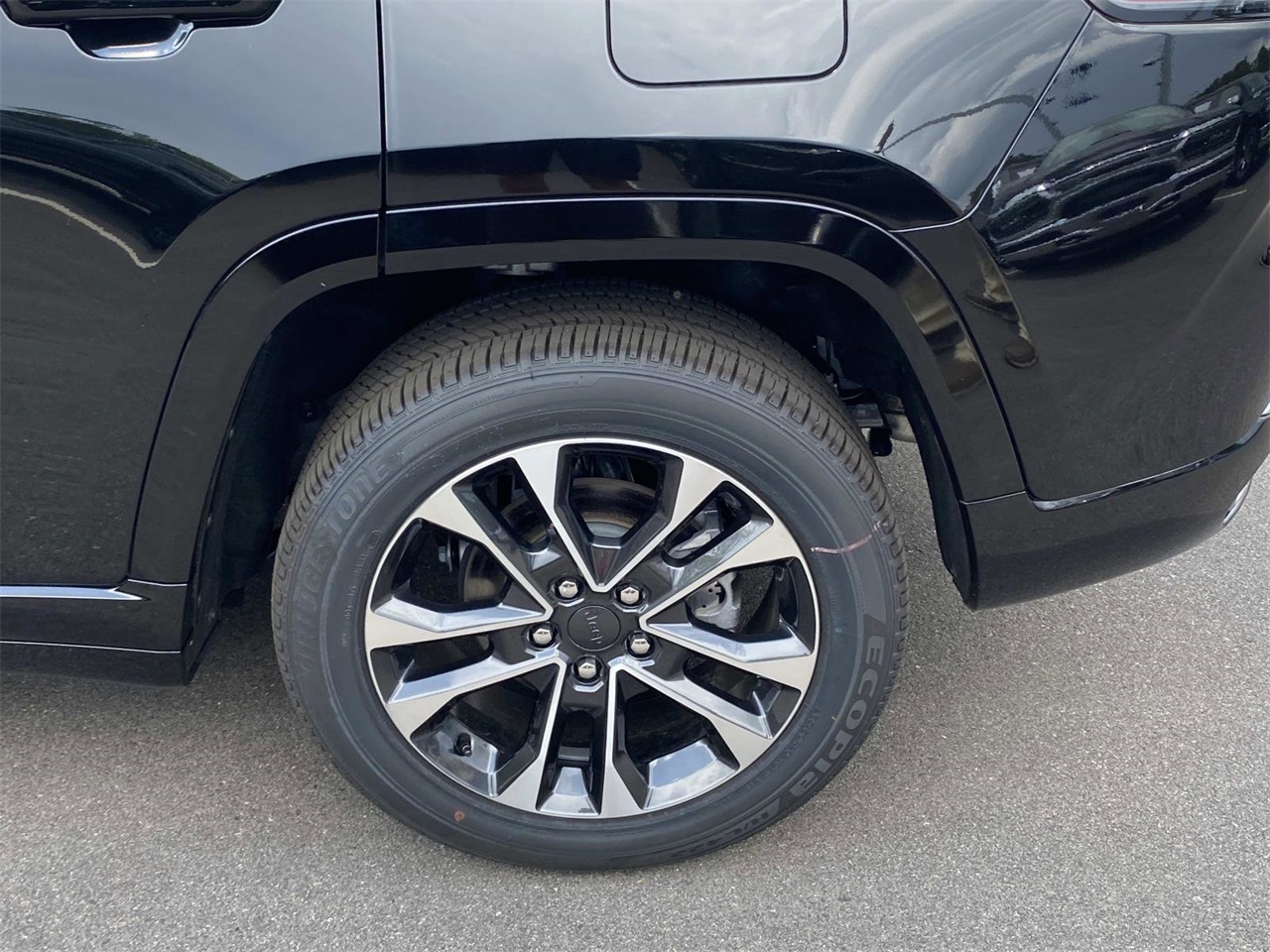 2025 Jeep Grand Cherokee Overland photo 33
