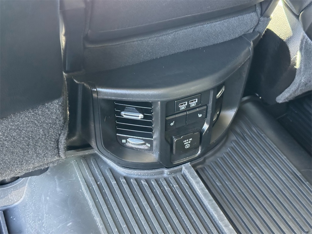2024 Ram 3500 Laramie photo 17