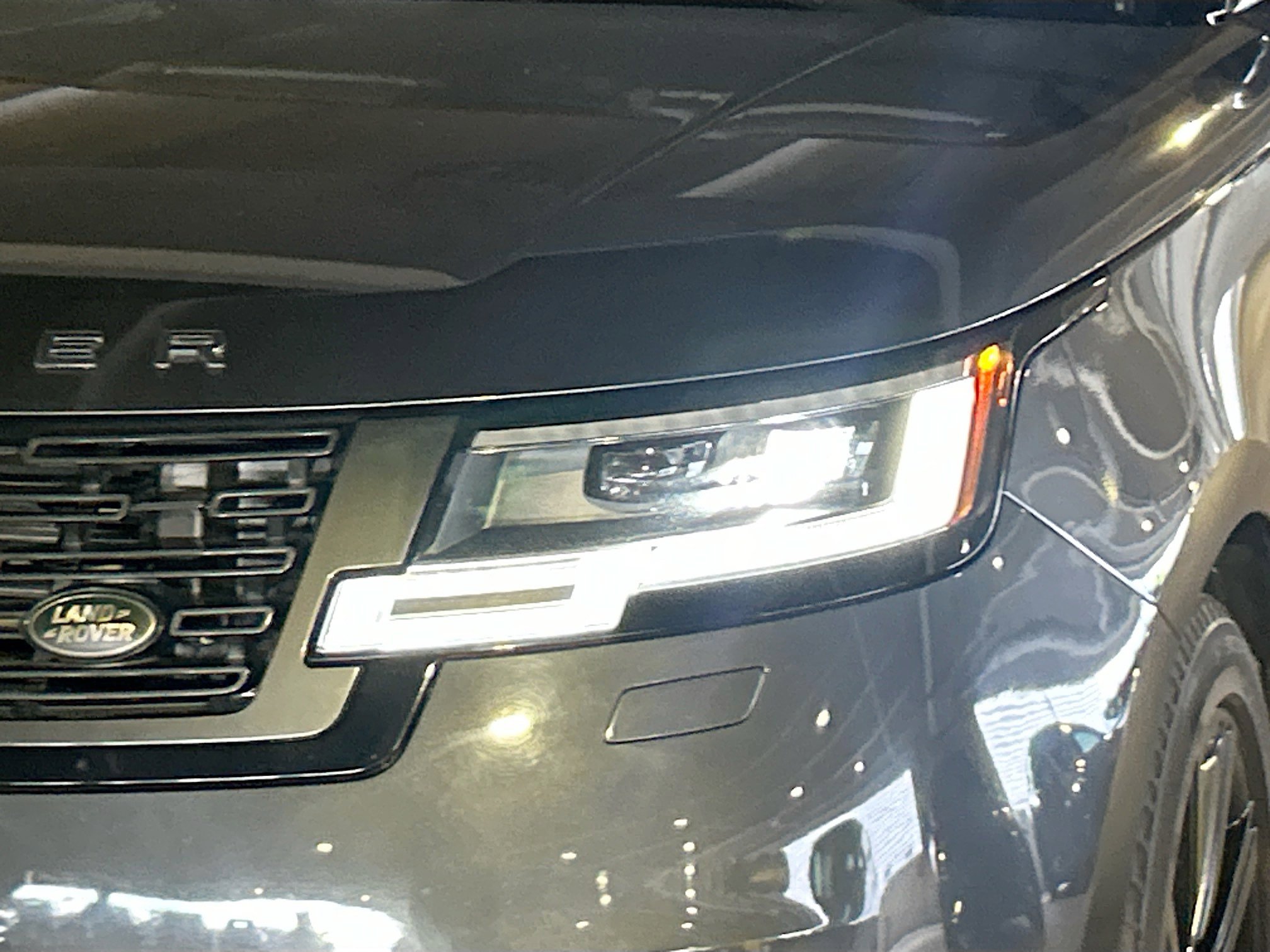 2023 Land Rover Range Rover SE photo 4