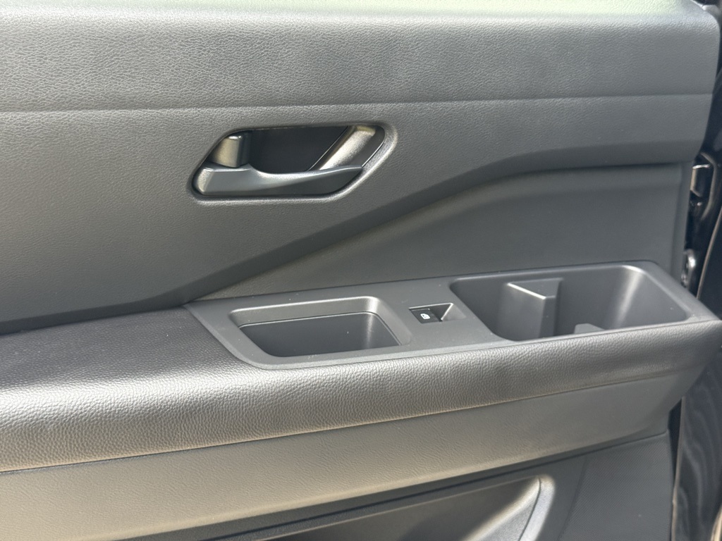 2025 Nissan Pathfinder S photo 19