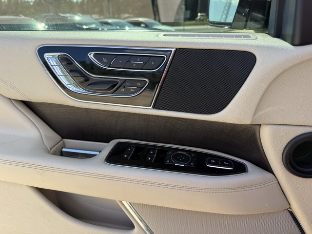 2019 Lincoln Navigator Reserve photo 16