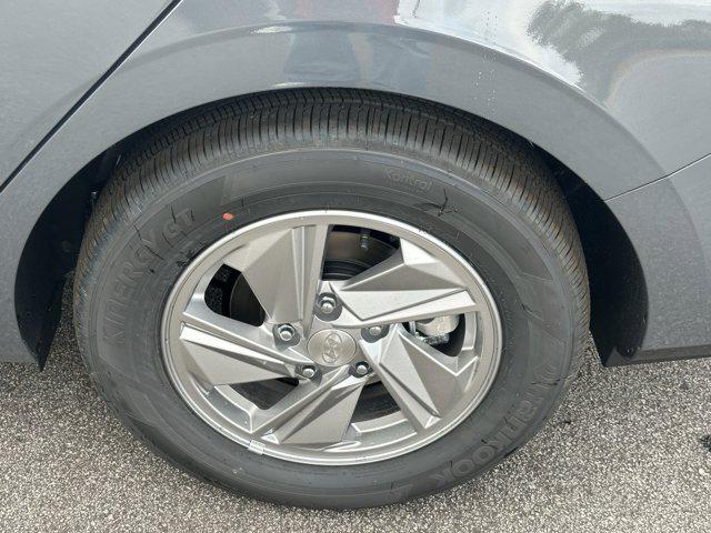 2025 Hyundai Elantra SE photo 17
