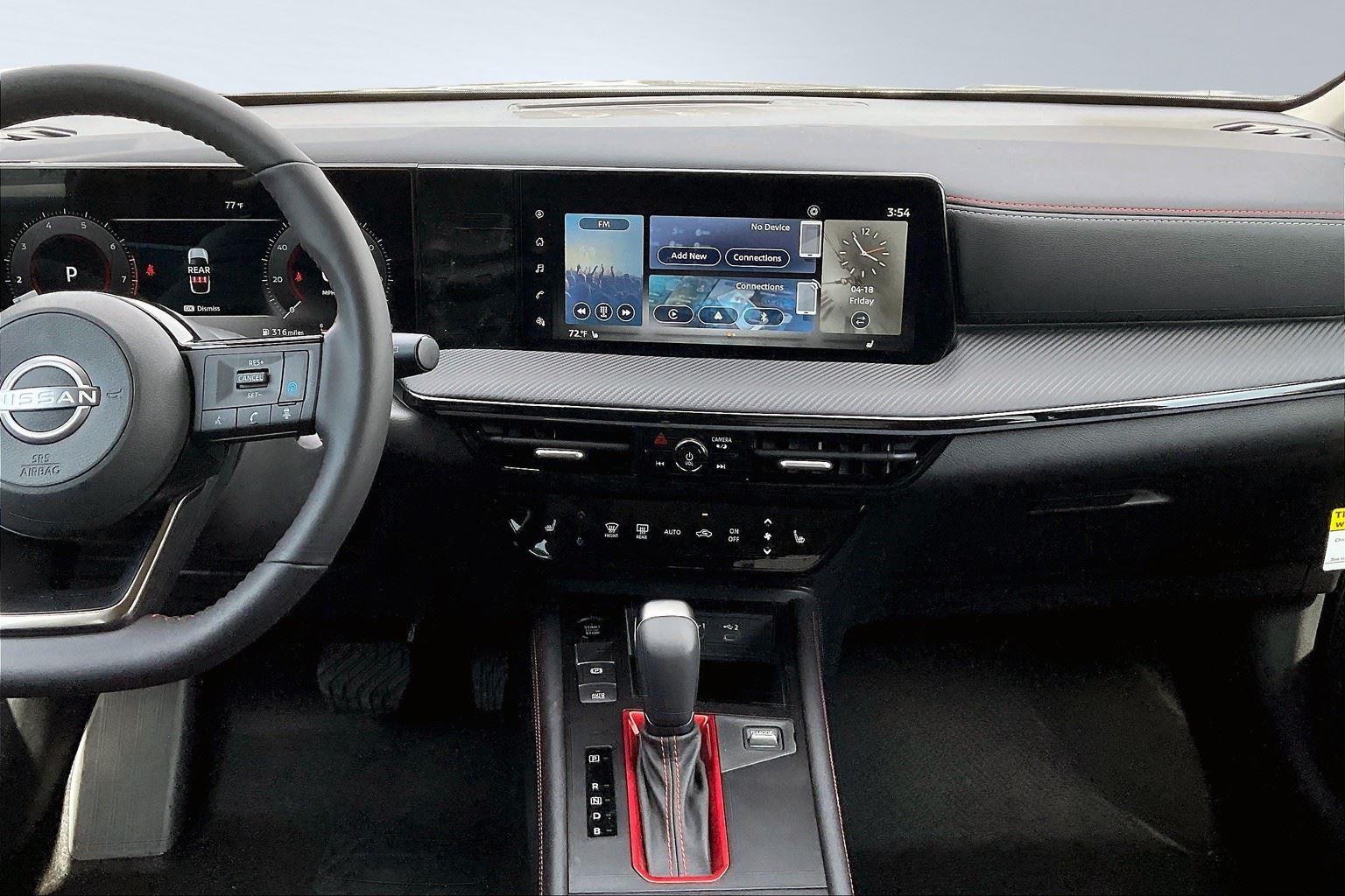 2025 Nissan Kicks SR photo 6