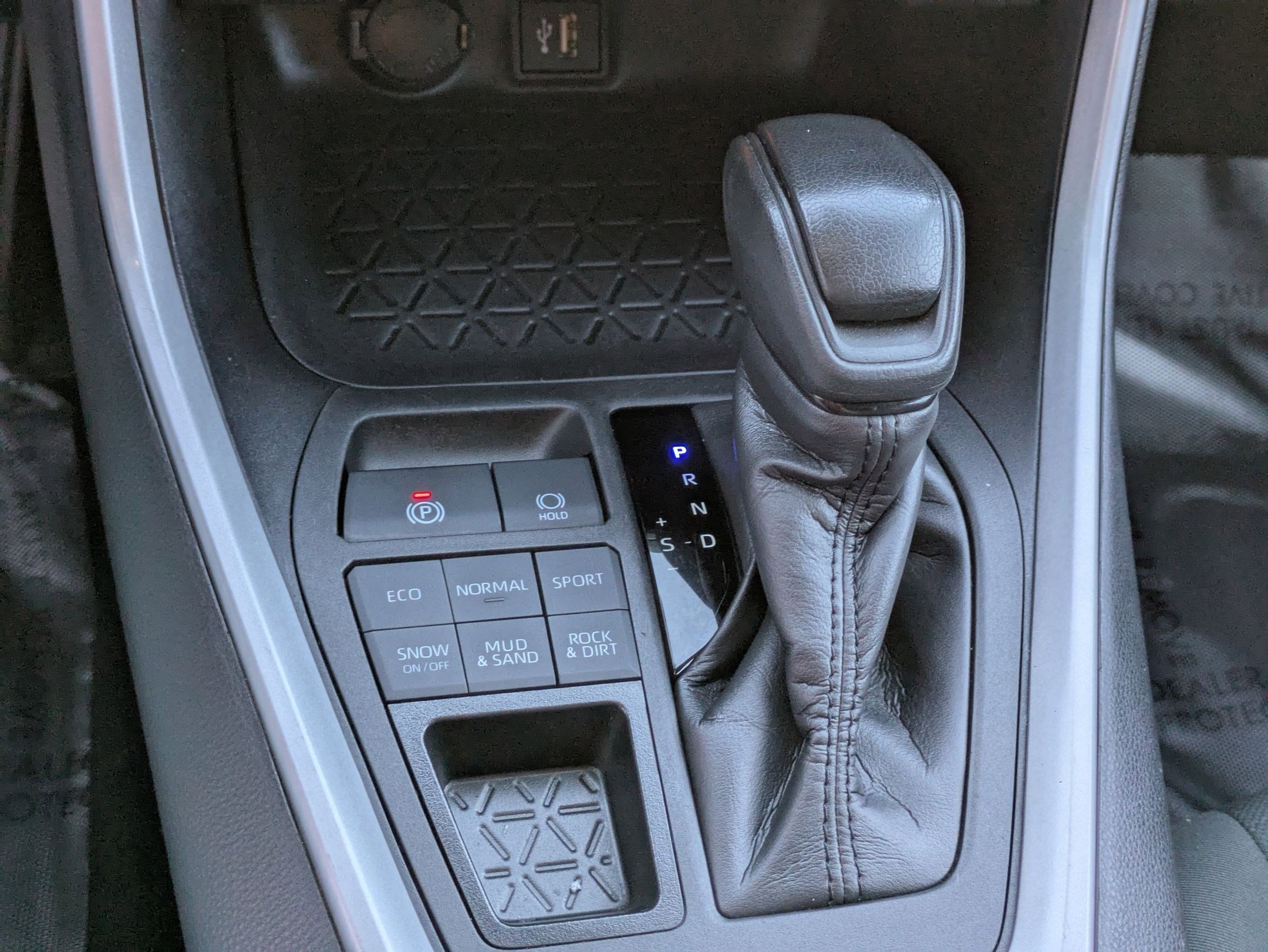 2024 Toyota RAV4 XLE photo 23
