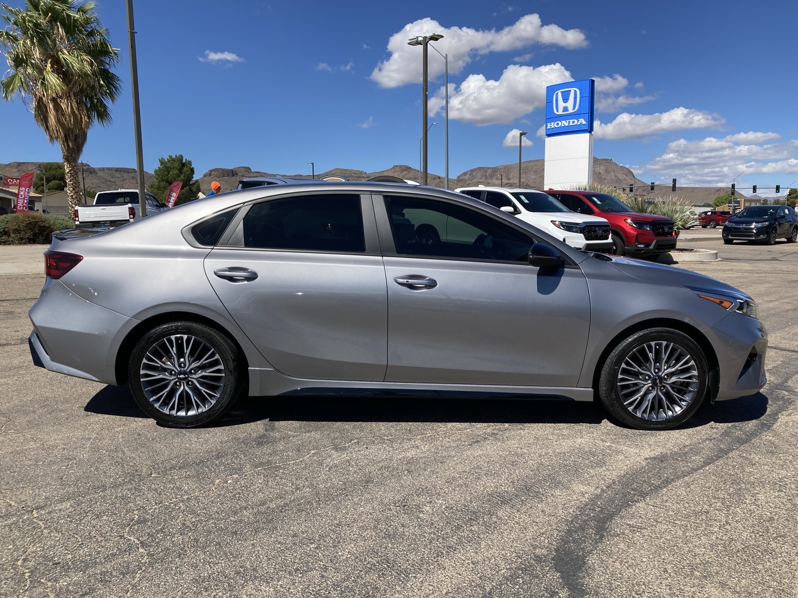 2023 Kia Forte GT-Line photo 4