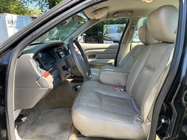2011 Ford Crown Victoria LX photo 5