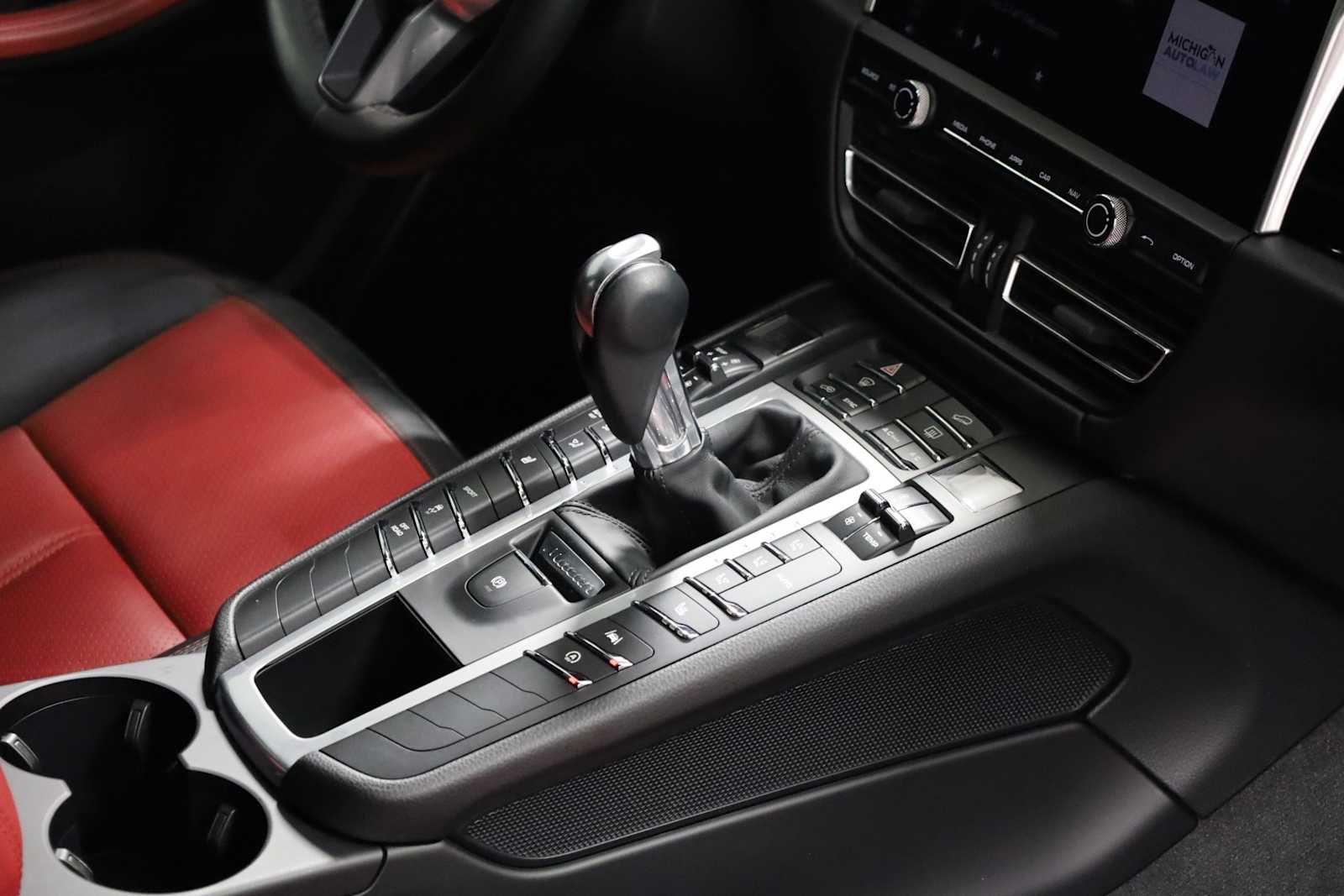 2021 Porsche Macan Base photo 21