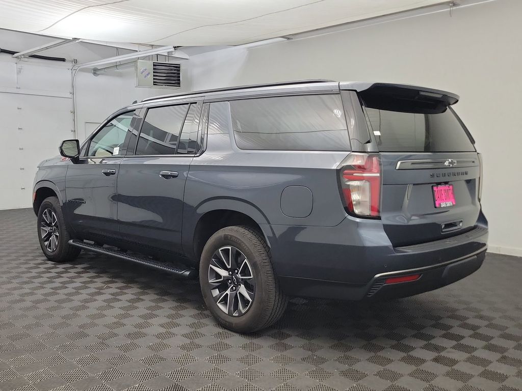 2021 Chevrolet Suburban 1500 Z71 photo 3