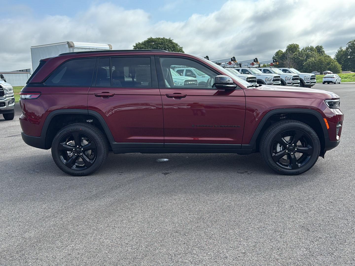 2025 Jeep Grand Cherokee Altitude X photo 4