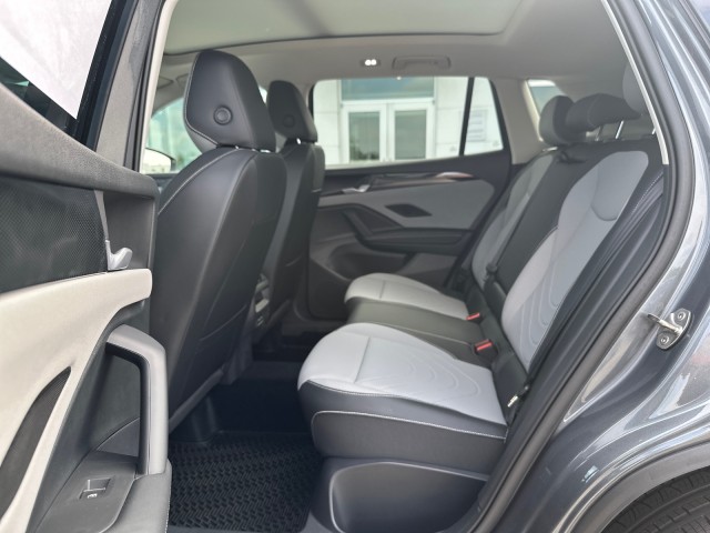 2025 Volkswagen Tiguan SE photo 17