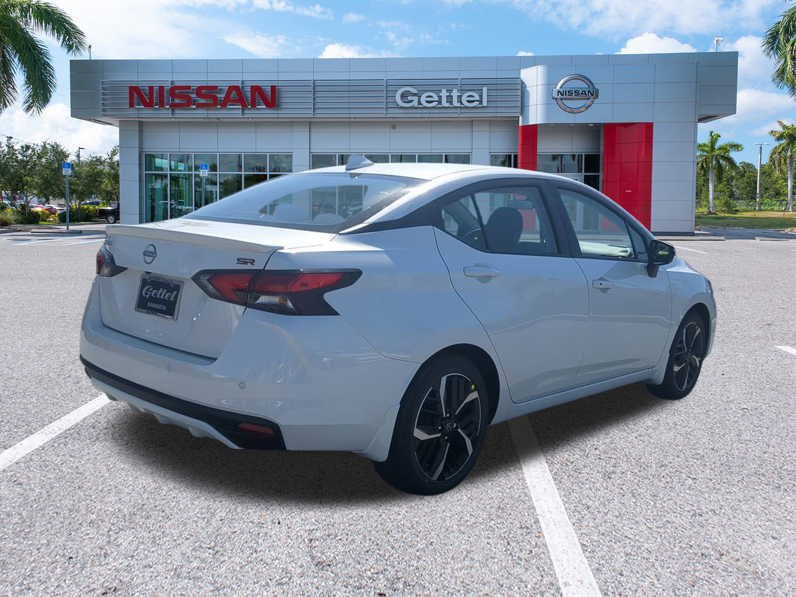2025 Nissan Versa SR photo 4