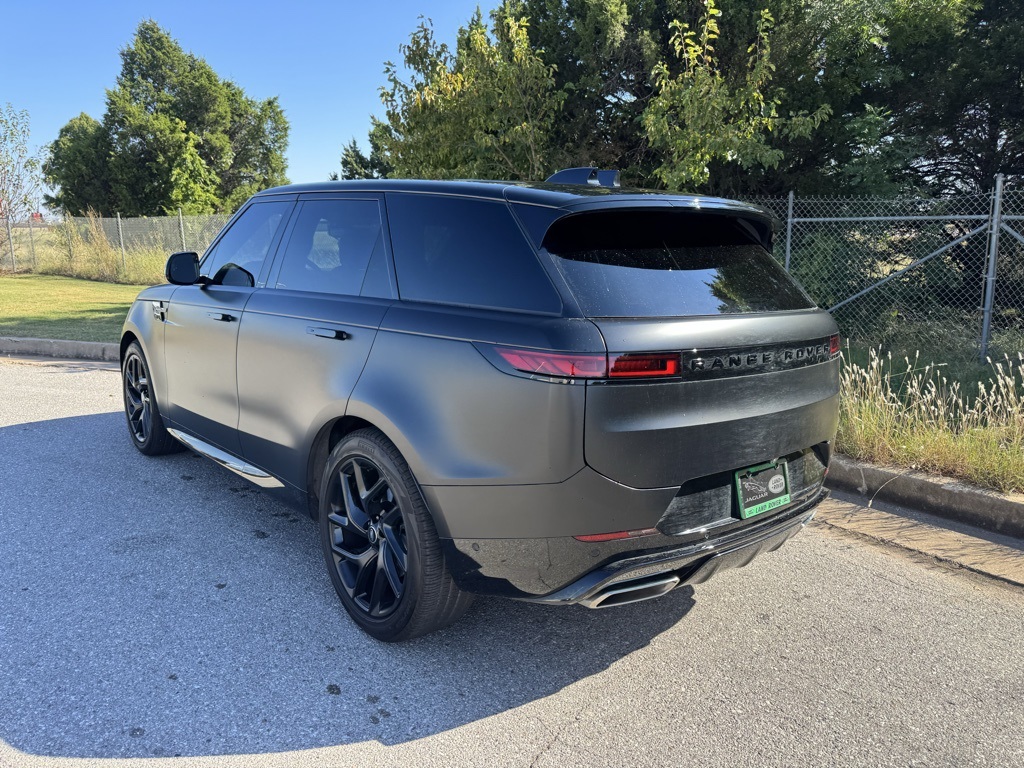 2025 Land Rover Range Rover Sport SE photo 3