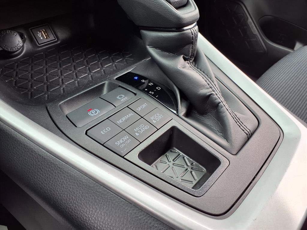 2024 Toyota RAV4 LE photo 15