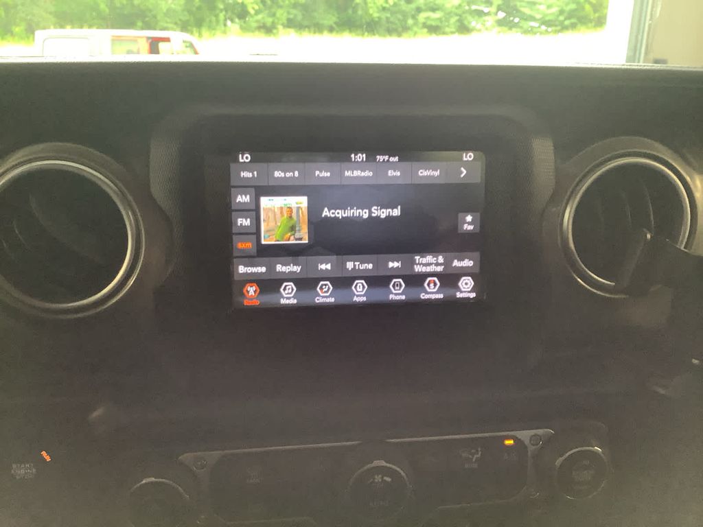 2020 Jeep Wrangler Unlimited Sahara photo 14